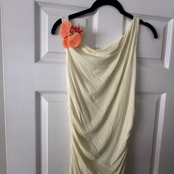 Chic Cream One Shoulder Dress - Picture 2 of 3